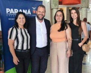 Prefeita de Cambira participa de Encontro de Prefeitos e Gestores Municipais da Assistência Social