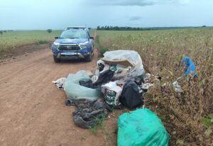 Prefeitura de Arapongas notifica descarte proibido de lixo em trecho da Estrada da Mantiqueira