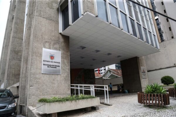 Estado publica edital para concurso de auditor fiscal com 50 vagas; salário é de R$ 17 mil