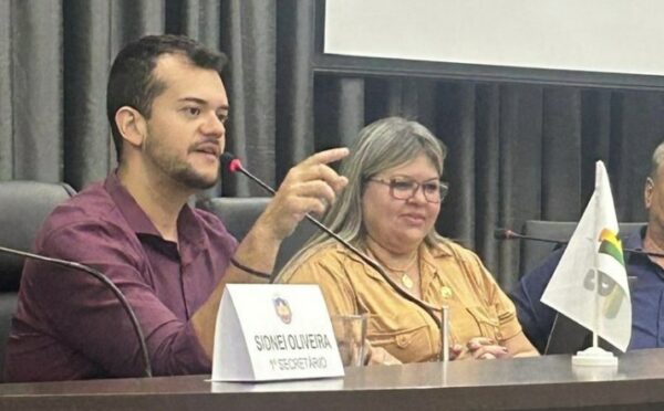 Apucarana – Em momento histórico, vereadora assume presidência das sessões no ‘Mês da Mulher’
