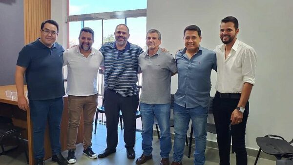 Prefeito de Marilândia do Sul, Walmir Peres, recebeu o Deputado Estadual, Artagão Júnior