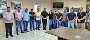 Prefeito de Faxinal Recebe Visita do Padre Rafael Rabelo