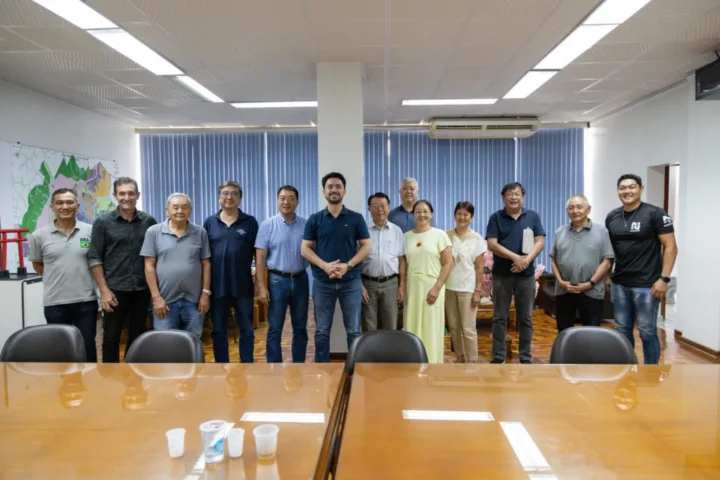 Prefeito se reúne com membros da colônia japonesa de Apucarana
