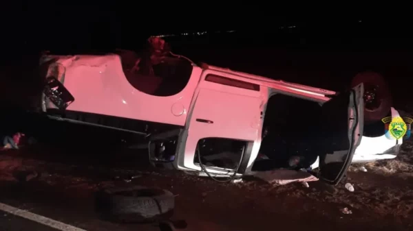 Capotamento mata jovem de 18 anos e deixa quatro feridos na PR-445
