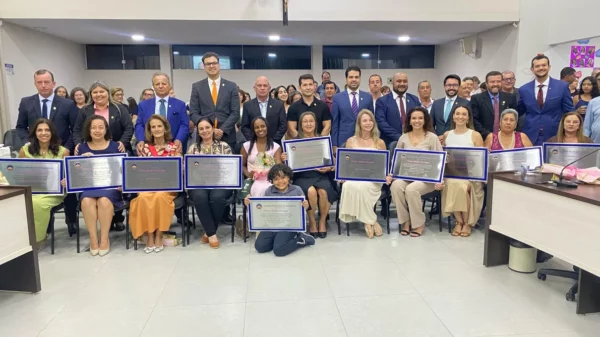 Câmara de Apucarana entrega ‘Prêmio Mulher Destaque’ para onze homenageadas