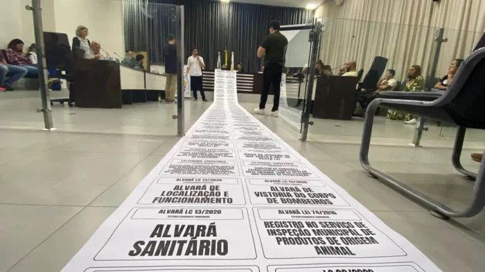 Vereadores de Apucarana aprovam lei que substitui placas por tecnologia QR Code