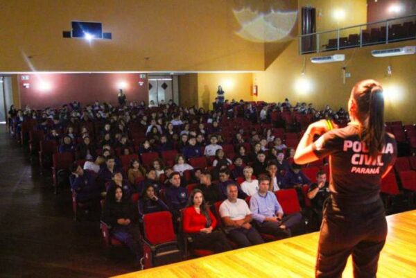 MÊS DA MULHER: Prefeitura de Arapongas realiza palestra de combate à violência e Aulão de Ritmos nesta terça-feira (11)