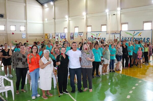 MÊS DA MULHER: Tradicional café reúne mulheres no ginásio de Esporte Mateus Romera em Arapongas