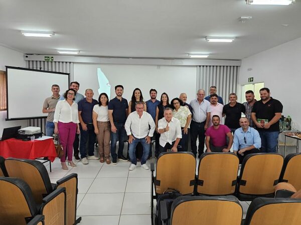 Prefeita Ana Lúcia de Cambira participa da primeira Assembleia do CISVIR em 2025