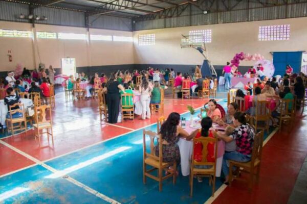 Secretaria de Saúde de Califórnia realiza café da tarde especial em homenagem às mulheres