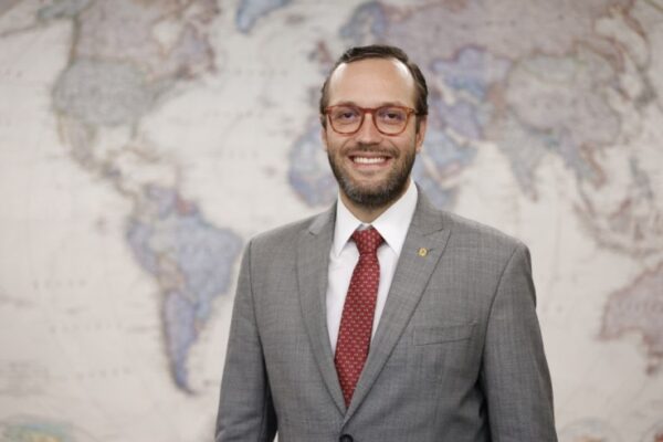 ‘Não há soberania sem povo’, discursa Filipe Barros ao assumir a presidência da Credn