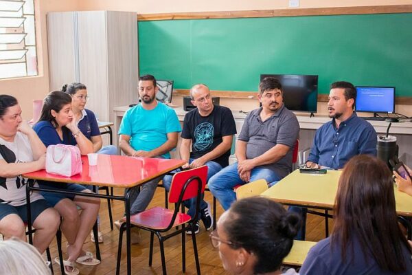 Prefeito Paulo da Padaria acompanha visita do deputado Arilson Chiorato em Califórnia