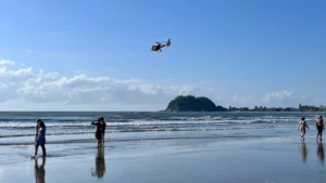 Adolescente desaparece no mar após grupo de excursão se afogar em Guaratuba