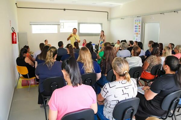 Encontro promovido no CAPS Infantil de Arapongas fortalece estratégias para cuidado em saúde mental de crianças e adolescentes