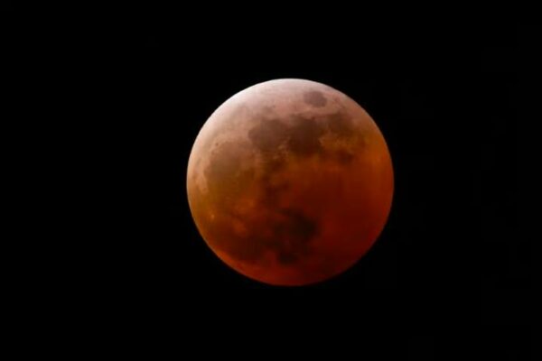 ‘Lua de Sangue’: veja FOTOS do eclipse total da Lua pelo mundo
