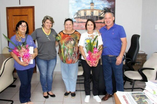 Prefeito de São Pedro do Ivaí e Secretaria de Educação  Homenageiam Professoras que se Aposentaram em São Pedro do Ivaí