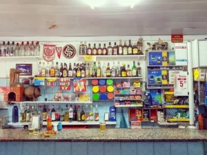 Cliente não gosta de atendimento e agride funcionário de bar em Arapongas