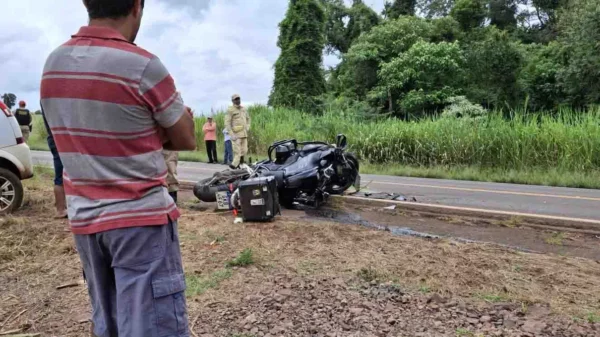 Motociclista morre em grave acidente na PR-272 entre Faxinal e Mauá