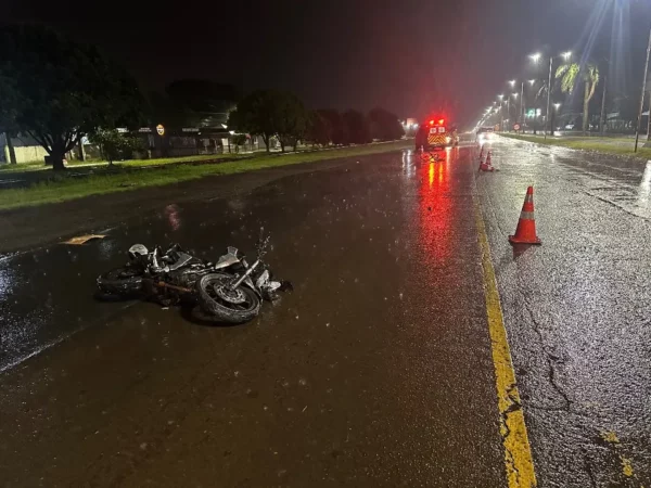 Ciclista haitiano morre após colisão com moto em avenida de Arapongas