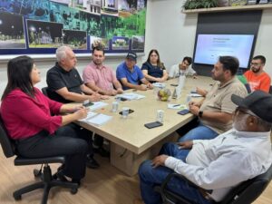 Prefeita Ana Lúcia de Cambira recebe Ricardo Maia