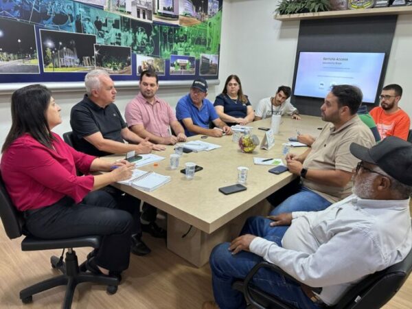 Prefeita Ana Lúcia de Cambira recebe Ricardo Maia