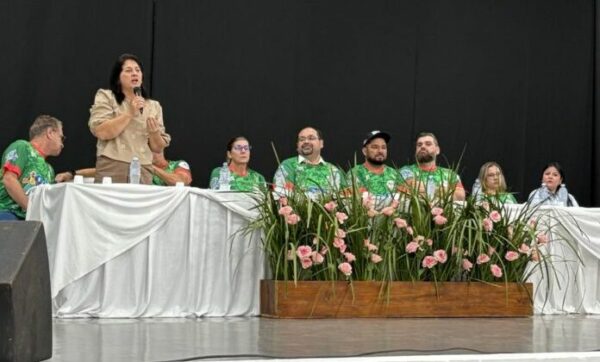 Prefeita Ana Lúcia de Cambira participa do lançamento dos Jogos 60+ em Nova Londrina