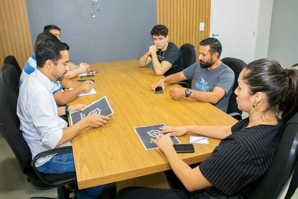 Secretária de Esportes de Califórnia participa de reunião para tratar de novo projeto: Liga da Comarca