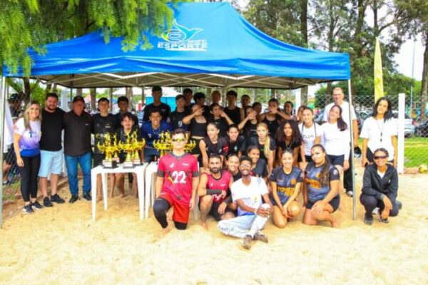 Prefeitura de Arapongas entrega revitalização de quadra de vôlei de Areia com Torneio Especial