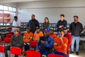 Prefeito Rafael Cita participa de homenagem do Dia do Trabalhador para garis
