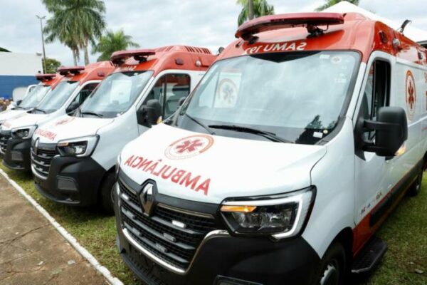 Prefeitura de Maringá recebe cinco novas ambulâncias para o Samu