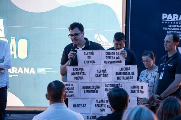 Lei sancionada moderniza exibição de documentos obrigatórios no comércio de Apucarana