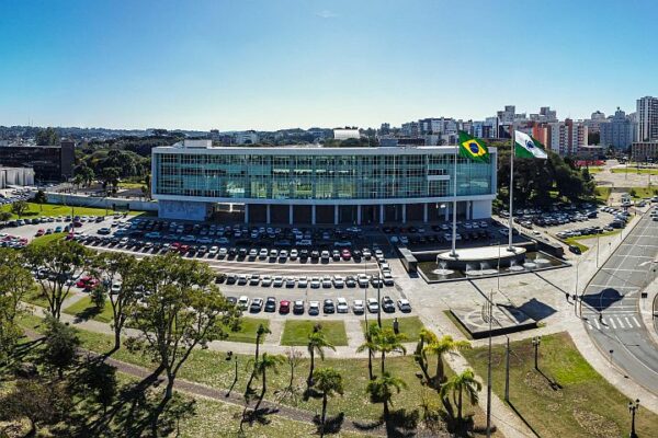 Com rendimentos maiores que as dívidas, Paraná tem melhor resultado financeiro do Brasil