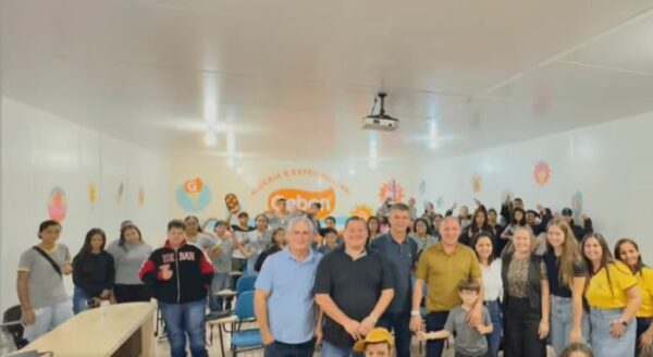 São Pedro do Ivaí – Prefeito Rildo da Padaria acompanhou os estudantes em visita na Fábrica da Gebon Sorvetes.