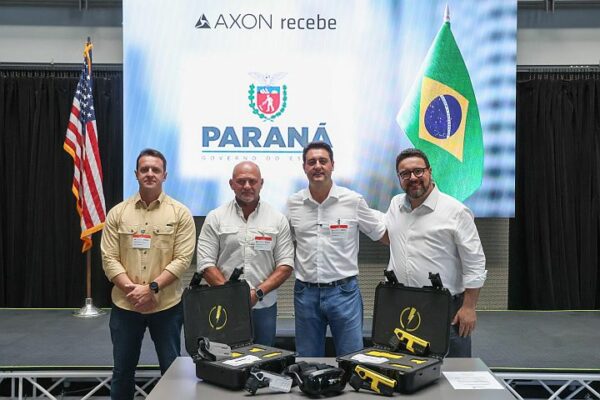 Governador anuncia compra de 2 mil armas não letais de gigante global que fornece para o FBI
