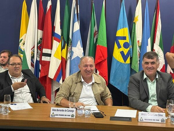São Pedro do Ivaí – Prefeito  Rildo  Camargo participou de um importante encontro promovido pela AMUVI