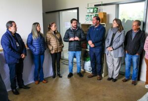Prefeito e vice de Arapongas participam de inauguração de sede de associação de agricultores