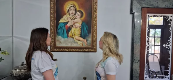 Mães que dobram os joelhos: 20 anos do movimento Mães Intercessoras