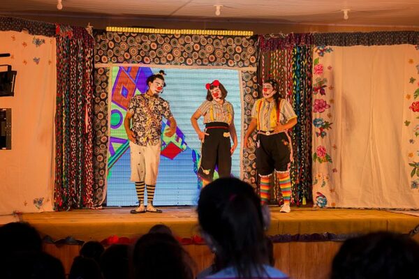 Assistência Social de Califórnia promove teatro sobre o “Maio Laranja” para alunos dos 4º e 5º anos da rede municipal de ensino