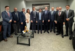 Deputado Bazana participa de reunião com ministro Dias Toffoli em defesa das escolas especializadas do Paraná