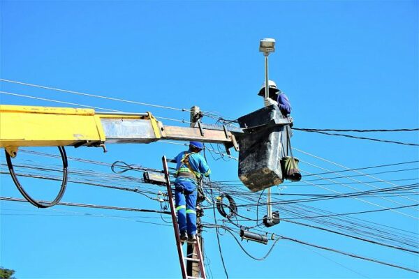 Iluminação de LED chega a mais três bairros de Arapongas