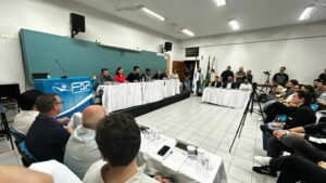 Câmara de Apucarana realiza sessão na FAP e aprova moção em defesa da educação especial