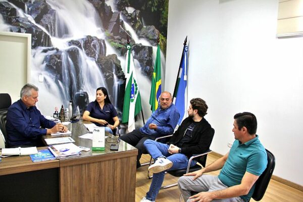 Faxinal – Prefeito Hermes Santa Rosa recebe vereadores para diálogo sobre demandas do município