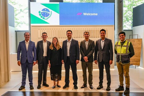 Governador visita sede da Unilin na Bélgica; empresa deve ampliar investimentos no Paraná