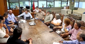 Prefeito de Londrina recebe demandas de moradores do distrito de Lerroville