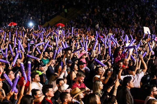 Mais de 13 mil pessoas celebram aniversário de Maringá com shows de Duda Bertelli e Luan Pereira