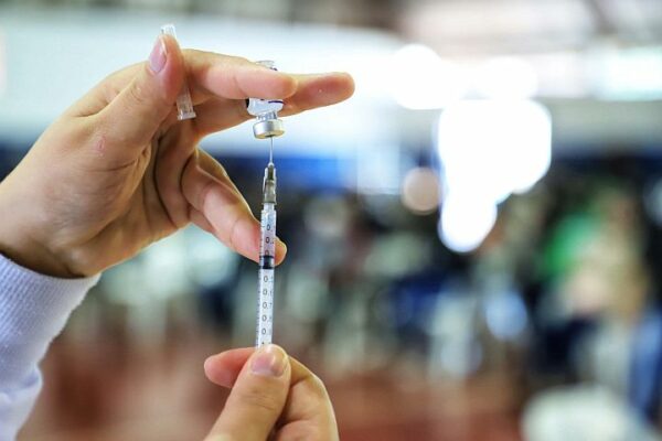 Arapongas recebe mais doses de vacinas contra a dengue e Covid-19