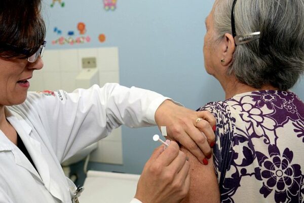 Dia D: imunização contra a gripe será aberta a toda população paranaense neste sábado 10/05