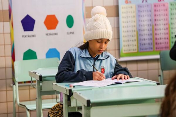 Mais de 3,3 mil alunos do 5º ano da rede municipal de ensino de Maringá realizam simulado da Prova Saeb