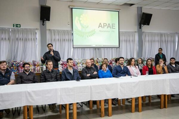 APAE é incluída no Sistema Municipal de Educação de Apucarana e recebe uniformes escolares pela primeira vez