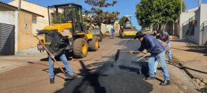 Prefeitura de Cambira realiza operação tapa-buraco em diversos bairros